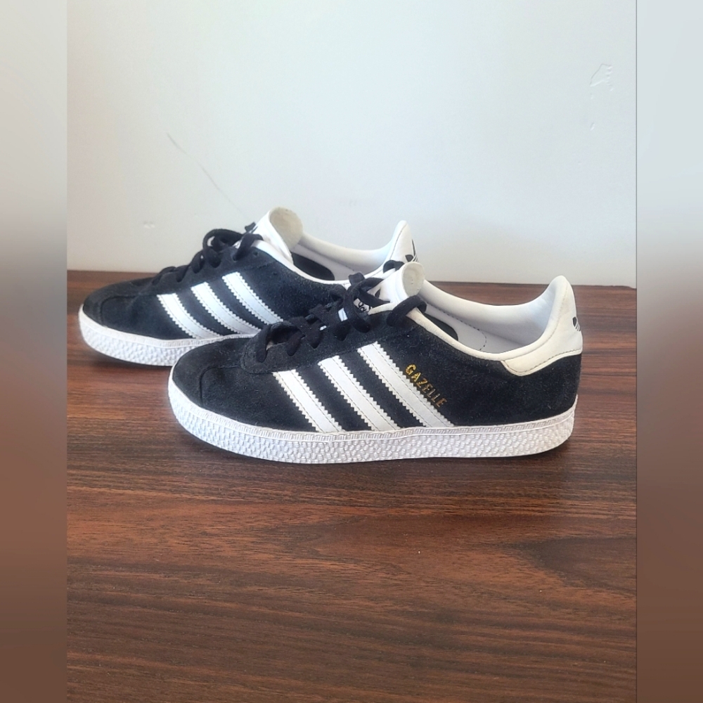 🖤Kids Adidas Gazelle Tennis Shoes, Size 1🖤